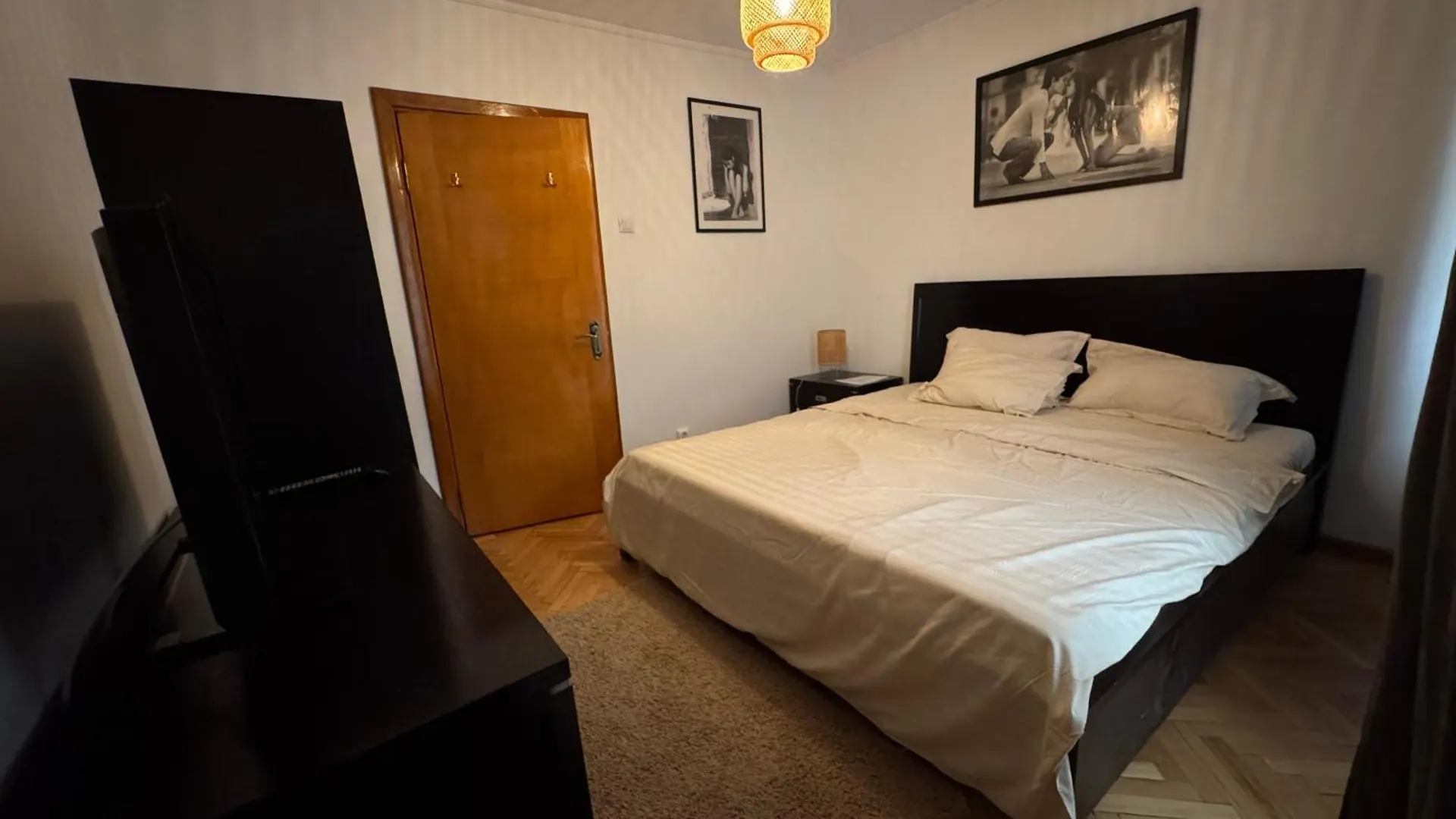 Decebal Apartment Overlooking The Boulevard Bucharest