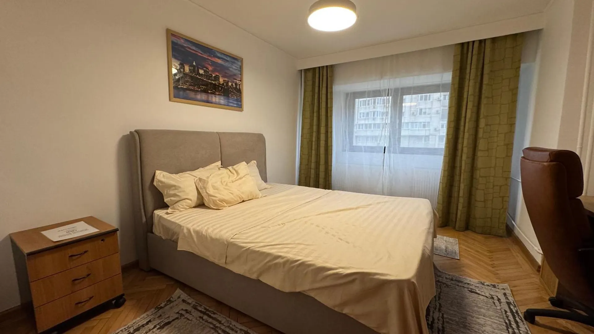 Decebal Apartment Overlooking The Boulevard Bucharest